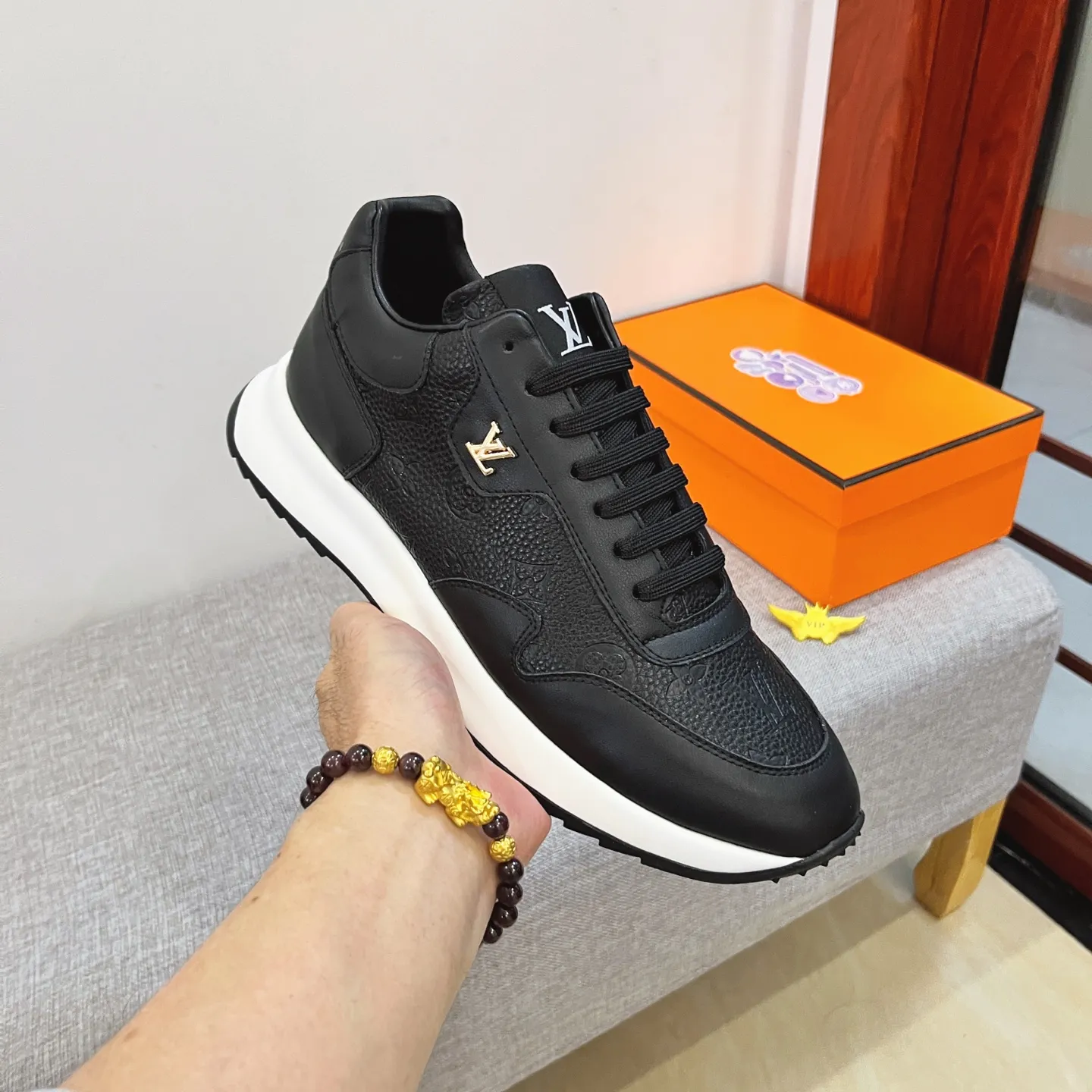 Men's shoes 💰 460💰【LV】🔥Louis Vuitton, high-end men's shoes brand official website 1:1 latest masterpiece: uppers are made of Italian imported first-layer cowhide with comfortable and breathable lining➕original non-slip and wear-resistant outsole🔥, making walking more convenient and comfortable! An exclusive new model, a stunning work, a beautiful 1:1 replica [color] compared to the official quality! Create a fashionable personality to set off your uniqueness! A must-have for trendy men! Classic🔥Size: 38-44 Color: 🔥Multiple colors available🔥.
